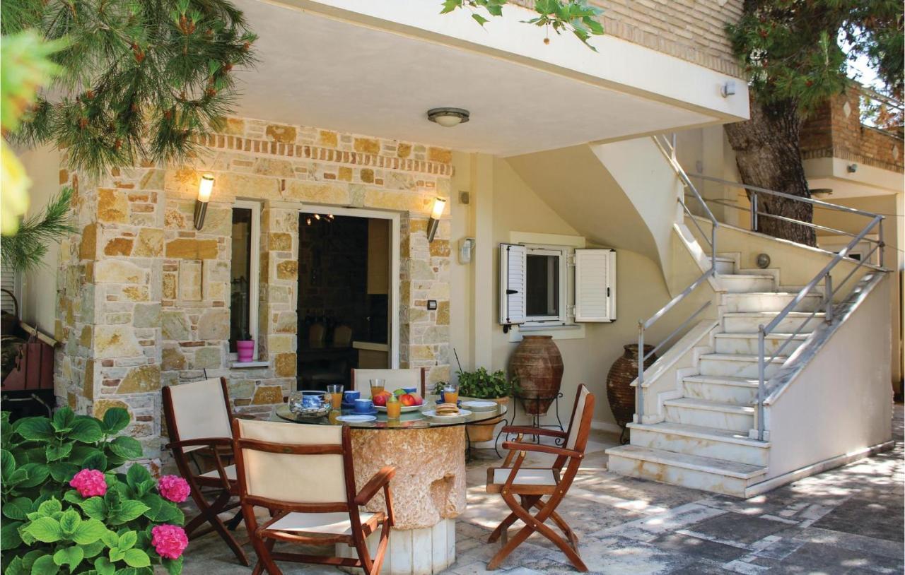 Amazing Home In Artemida With Kitchen Buitenkant foto