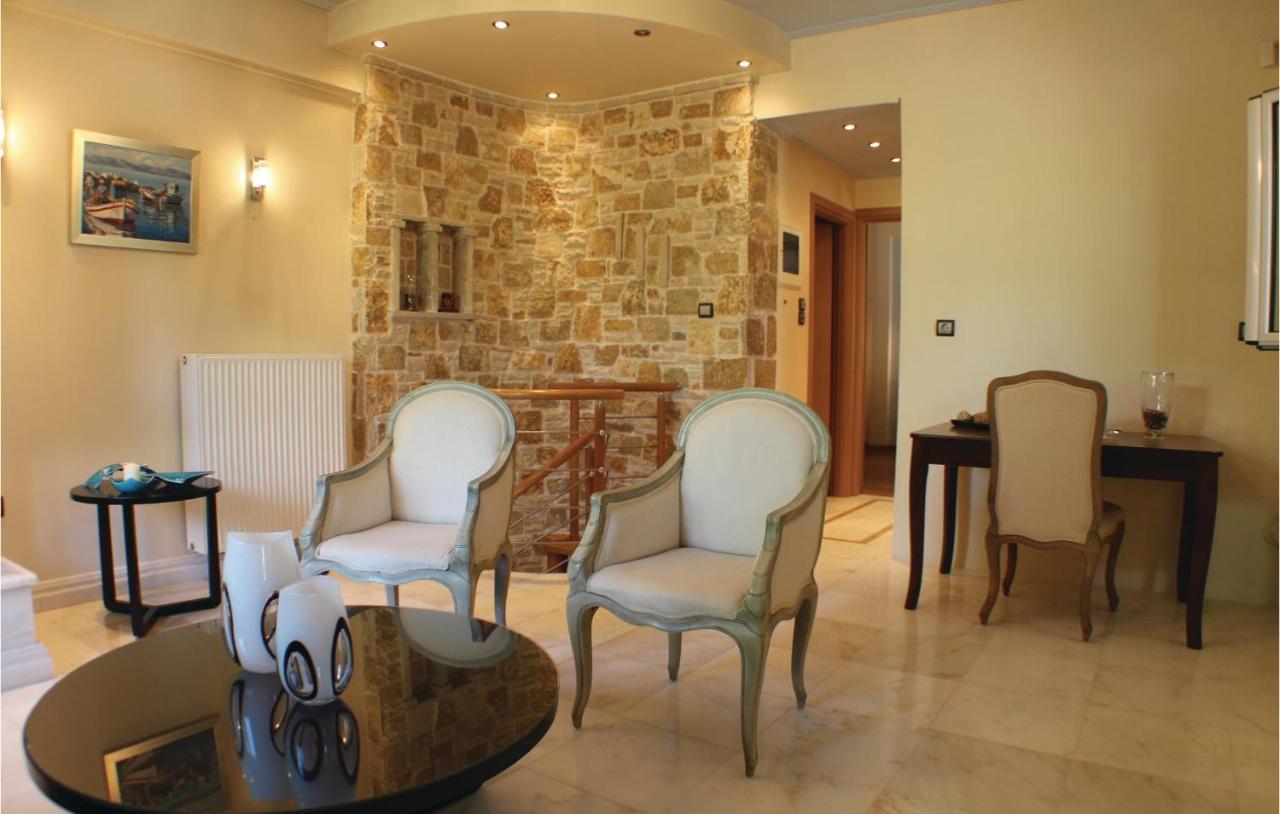 Amazing Home In Artemida With Kitchen Buitenkant foto